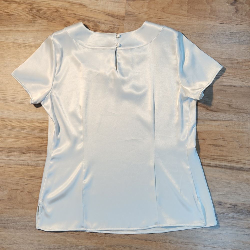 🔹️Judith Hart Cream Satin Fitted Short Sleeve Top Petite 8 - Picture 2 of 8